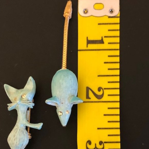 VINTAGE CAT AND MOUSE BROOCH WITH DANGLE TAILS AND RHINSTONE EYES - Picture 5 of 6